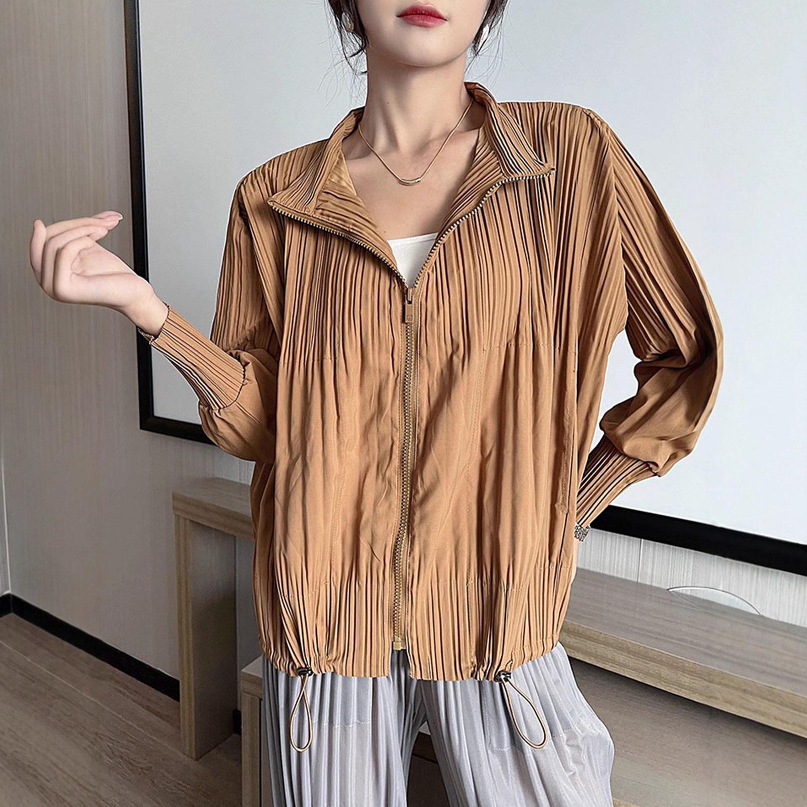三宅同款秋季外套女高级感休闲拉链开衫宽松大码束口防风外套女款
