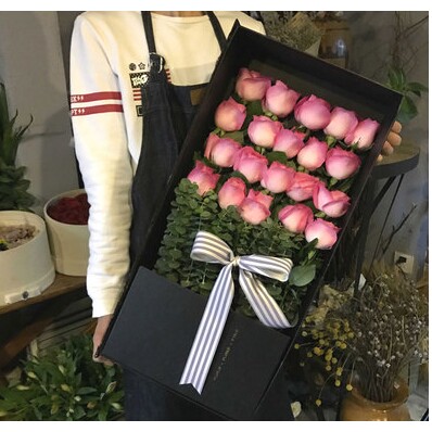 上海卢湾区淮海路打浦桥新天地鲜花店蛋糕店速递玫瑰生日蛋糕花束