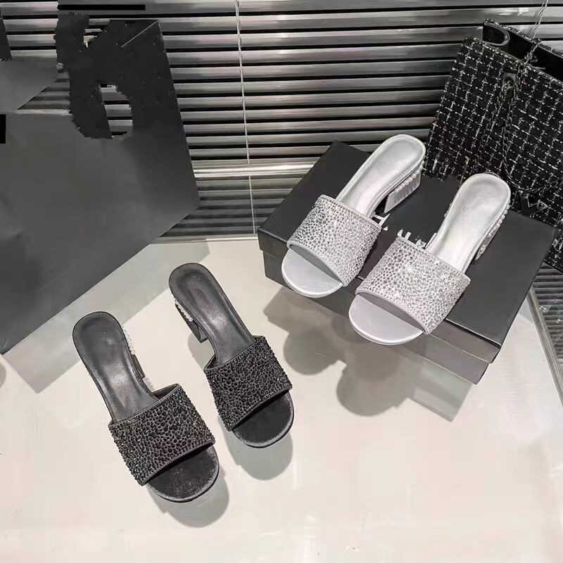 小香风水钻凉鞋女一字带水晶烫钻珍珠跟拖鞋圆头真皮露趾粗跟鞋女