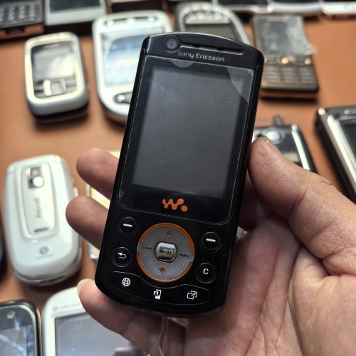 索尼爱立信 W900 经典Walkman 成色好 功能好 三码合一
