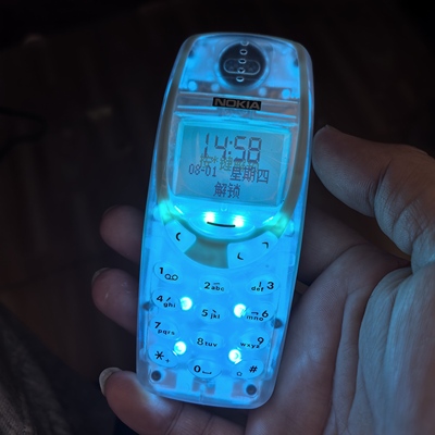 3310三网通复刻磨砂透明壳质感杠杠滴。冰蓝。实拍图