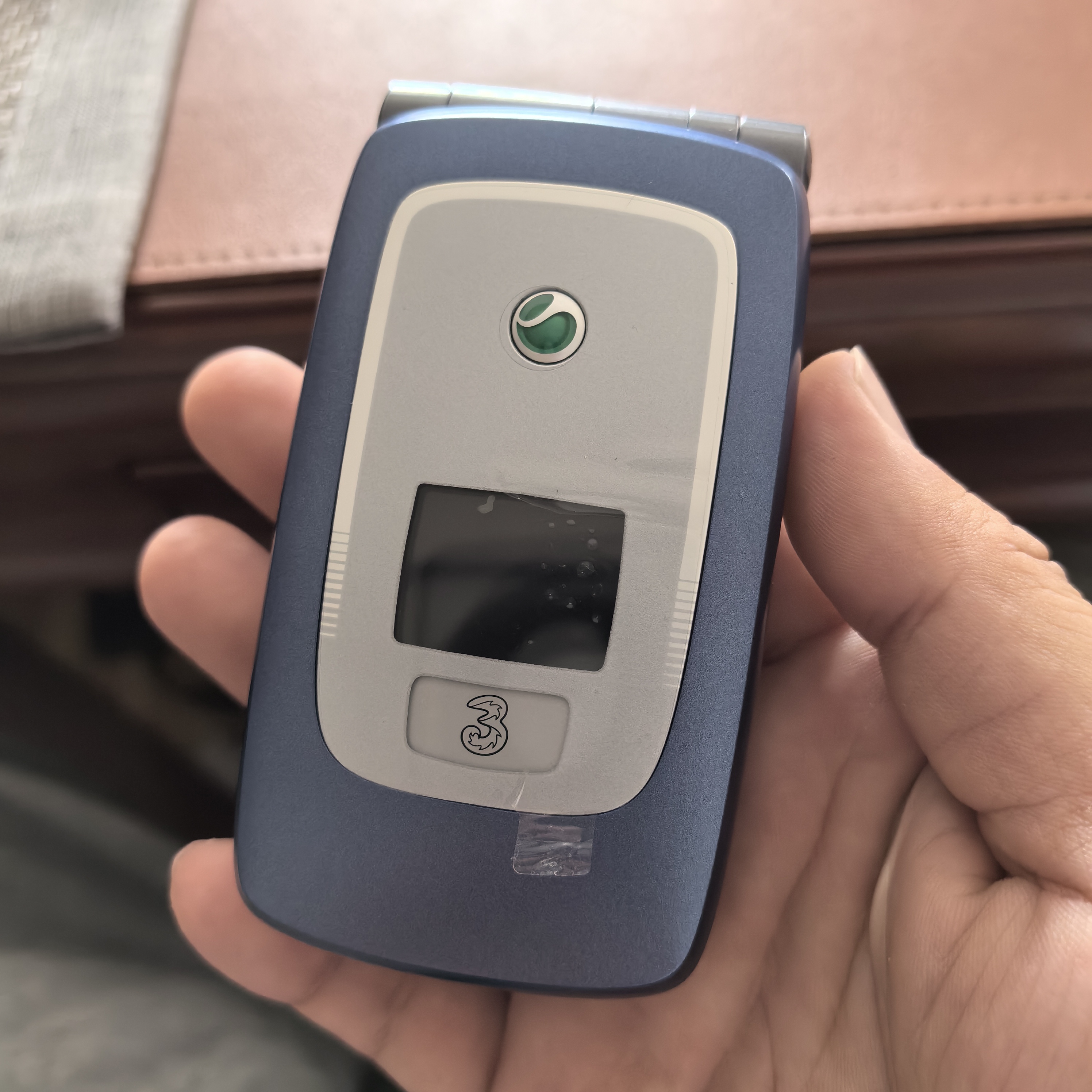 索尼爱立信 Z1010 经典3G翻盖 库存全新带原膜 实拍图