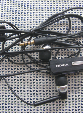 诺基亚 WH-700 原装耳机 高端货 金属材质 未用品 特价中 实拍图