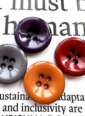 高档圆形四眼亮光树脂纽扣烟灰深红色紫色焦糖色钮扣衣服外套扣子