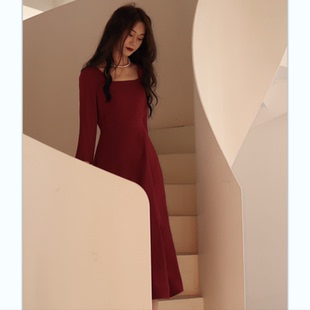 喵吉法式复古方领长袖收腰气质礼服小个子中长款红色连衣裙女春秋
