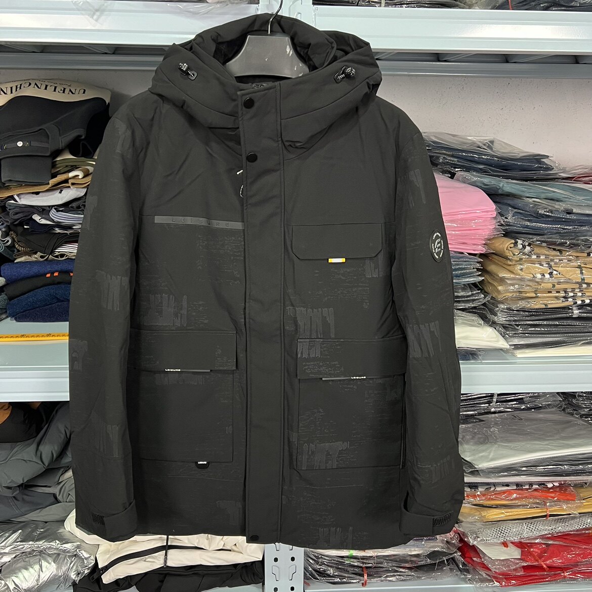 罗家剪标品牌撤柜工装面料黑色暗羽绒服