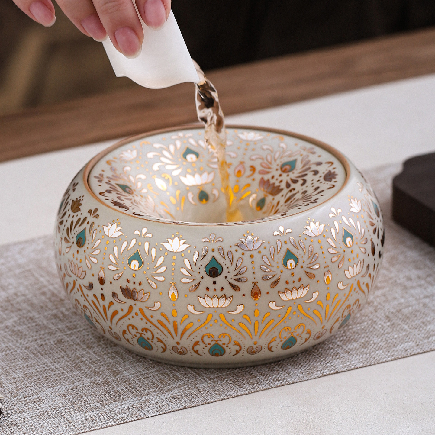 国潮陶瓷汝窑茶渣缸轻奢家用高端功夫茶具中式陶瓷建水茶洗废水缸 - 实物图