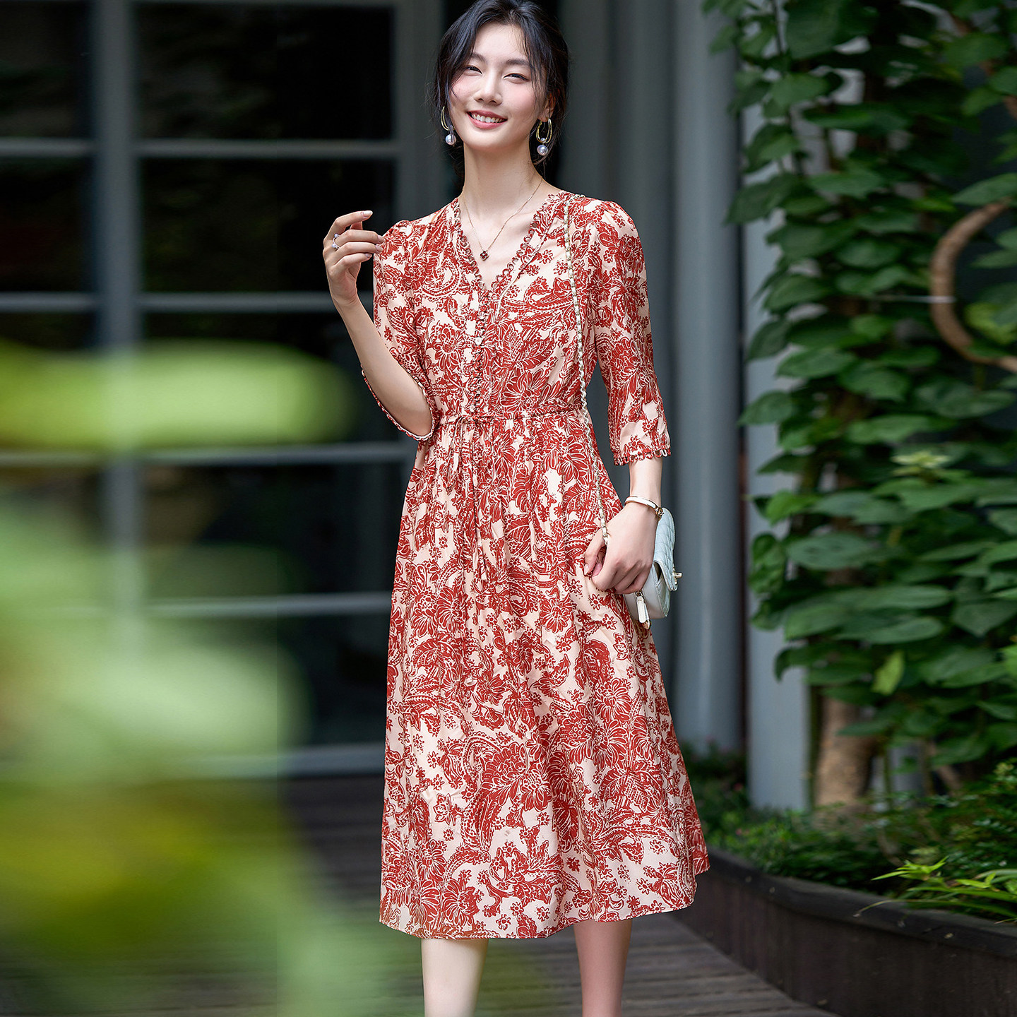 时尚气质V领灯笼袖真丝印花抽绳束腰连衣裙长款荷叶边桑蚕丝裙夏