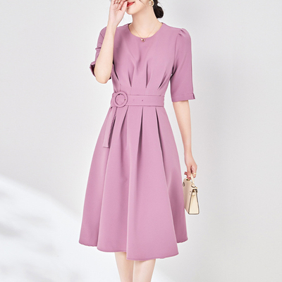 圆领中袖压褶大裙摆纯色连衣裙