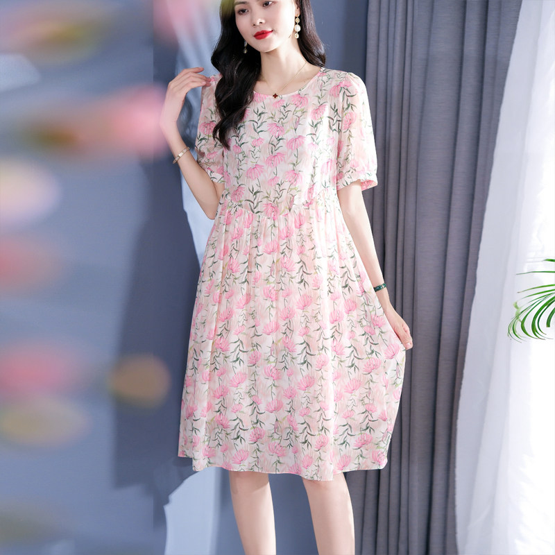 粉嫩少女小清晰印花真丝连衣裙圆领短袖中长款宽松遮肚桑蚕丝裙子