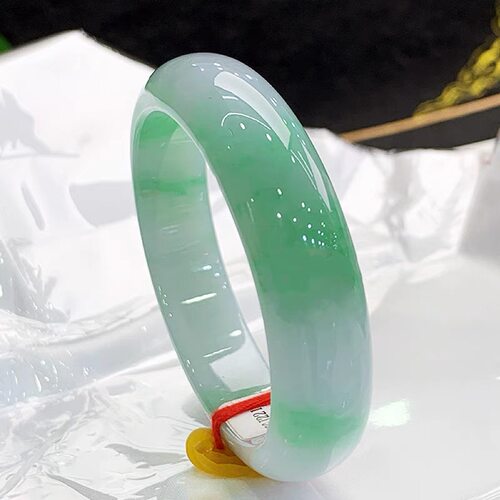 周大f福缅甸冰种翡翠手镯贵妃圆条飘绿飘花玻璃种正圈玉手镯翡翠