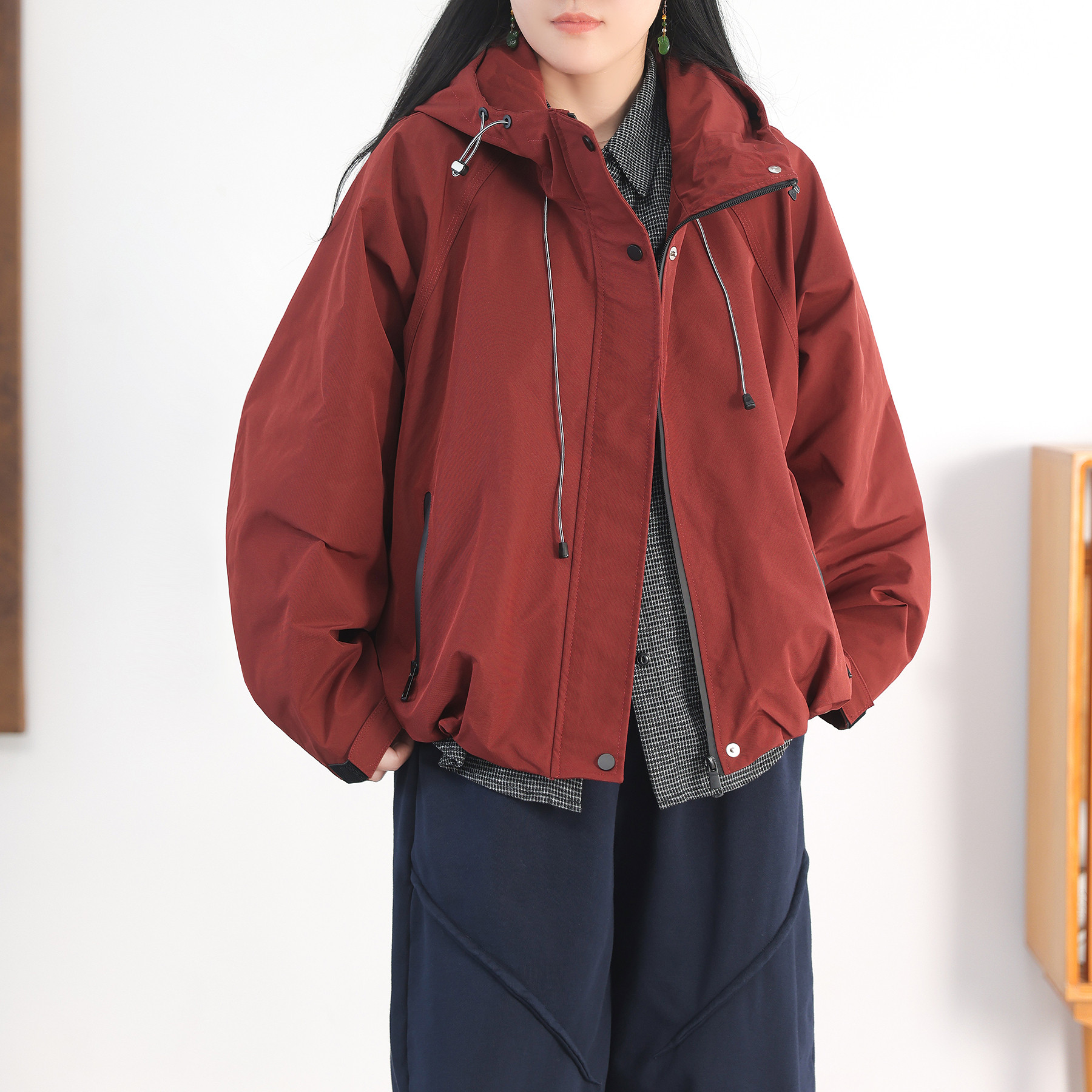 绿素棉 出游露营连帽冲锋衣女~2025秋季运动风轻山系大码夹克外套
