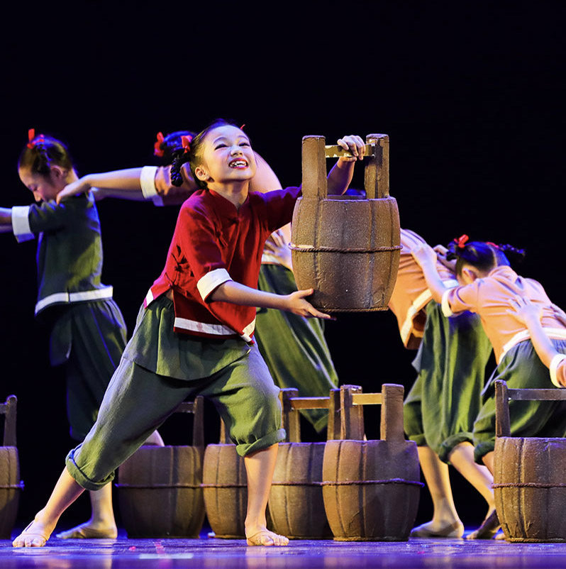 六一儿童演出服小荷风采我心中的河表演服木桶道具舞蹈服学生套装