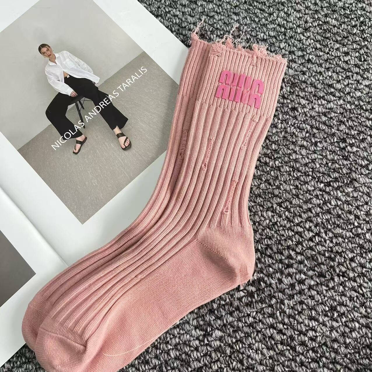 春季字母运动粉袜子女ins潮百搭甜美夏季长袜棉中筒堆堆袜竖条纹