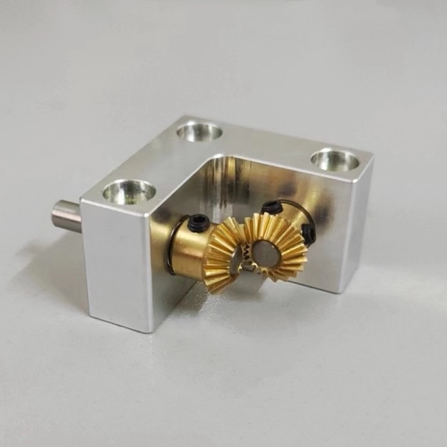 现货90度转换器 速比1:1小型锥型伞齿轮箱直角换向器 输出轴径4mm