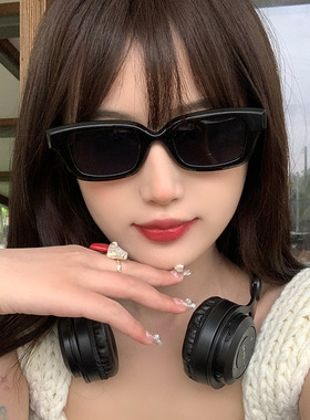 绿色简约方形太阳镜简约方形