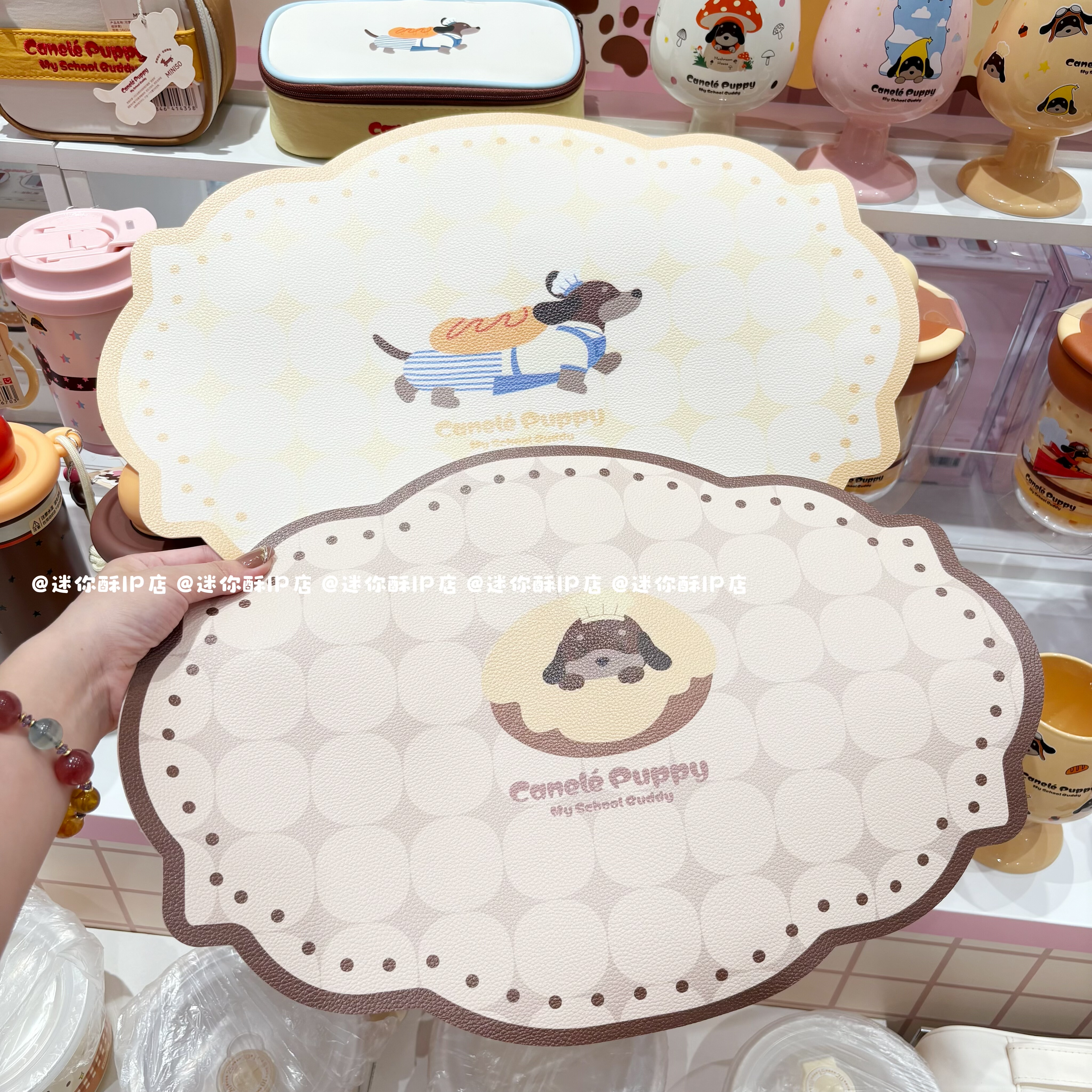miniso名创优品可露解忧季腊肠狗皮革餐垫可爱卡通防水防油隔热垫