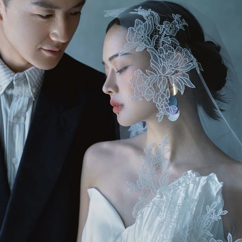 韩式新娘样片拍摄高级刺绣蕾丝头纱结婚主婚纱跟妆造型头饰