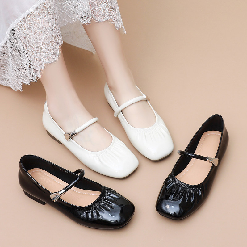配裙子法式平底单鞋女春季浅口复古漆皮玛丽珍女鞋真皮方头大码鞋