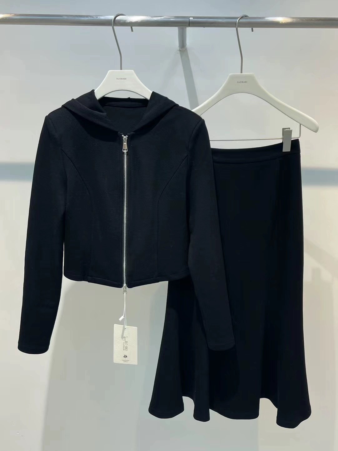 欧货25年秋季新款时尚休闲套装女连帽卫衣外套鱼尾半身裙两件套