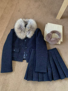 25冬季新款貉子毛领毛呢羽绒外套百褶裙两件套装女