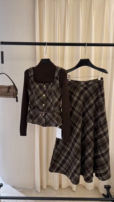 复古格子马甲毛衣长裙三件套装