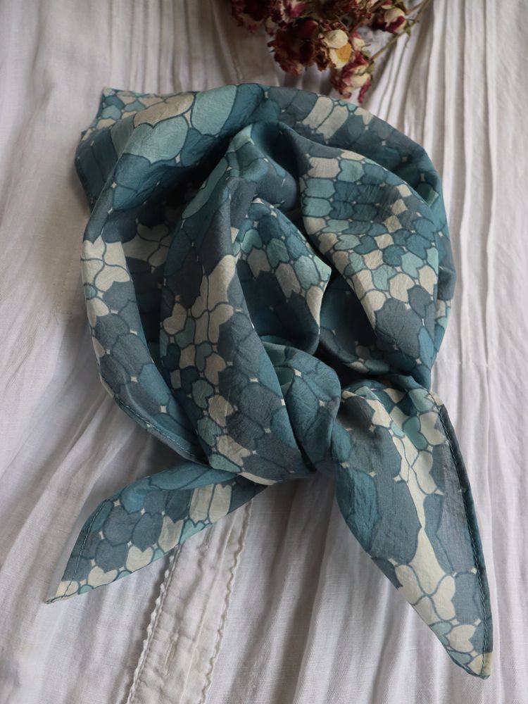 细腻薄软蚕丝棉小方巾发带腕巾飘逸亲肤法式深浅蓝几何纹春夏新品