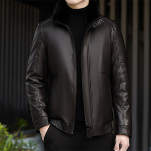25年冬季新款可拆毛领高领羽绒服皮夹克M72606P230外景图片