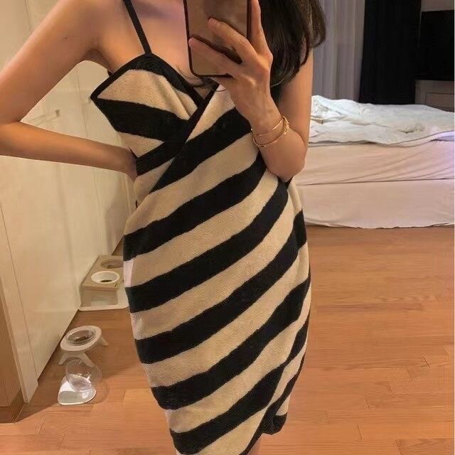 可穿式浴巾INS风露背吊带浴裙高