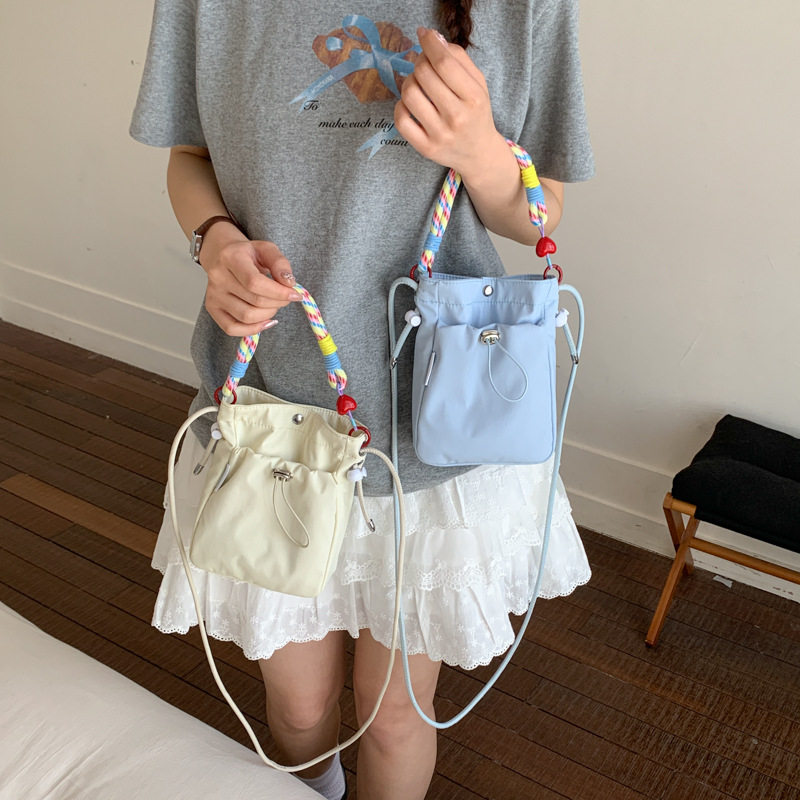 春夏休闲百搭尼龙斜挎手机包轻便