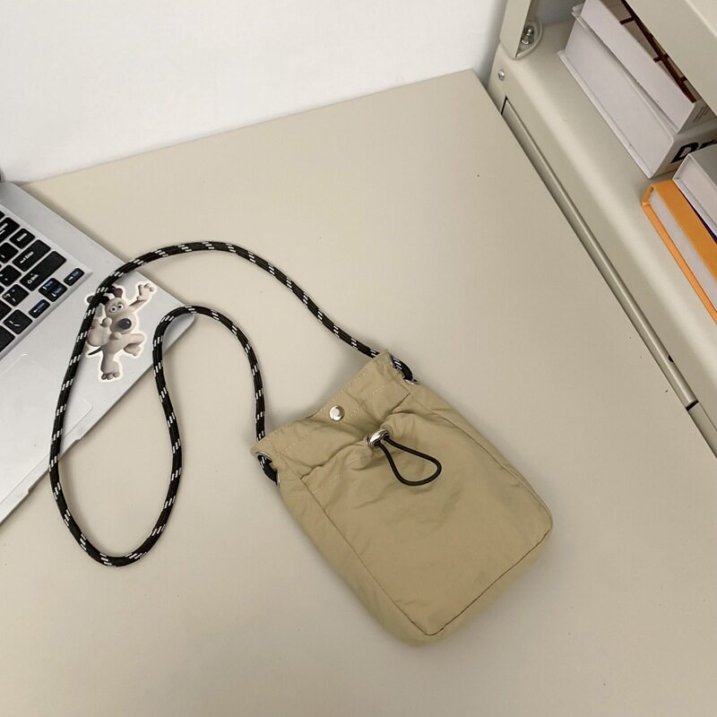 日系尼龙纯色竖版小挎包手机零钱