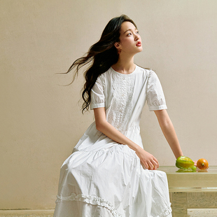 【一秒入夏】茵曼夏季温柔风木耳边刺绣连衣裙通勤约会短袖蛋糕裙