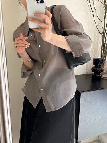 新款女士后背纽扣衬衣薄款宽松天丝防晒衬衫镂空长袖FraPares6064
