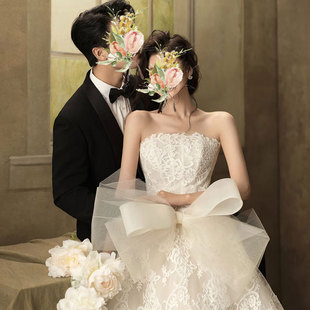 朵拉抹胸婚纱新娘2026新款 主纱质感重工复古蕾丝小拖尾出门纱 法式