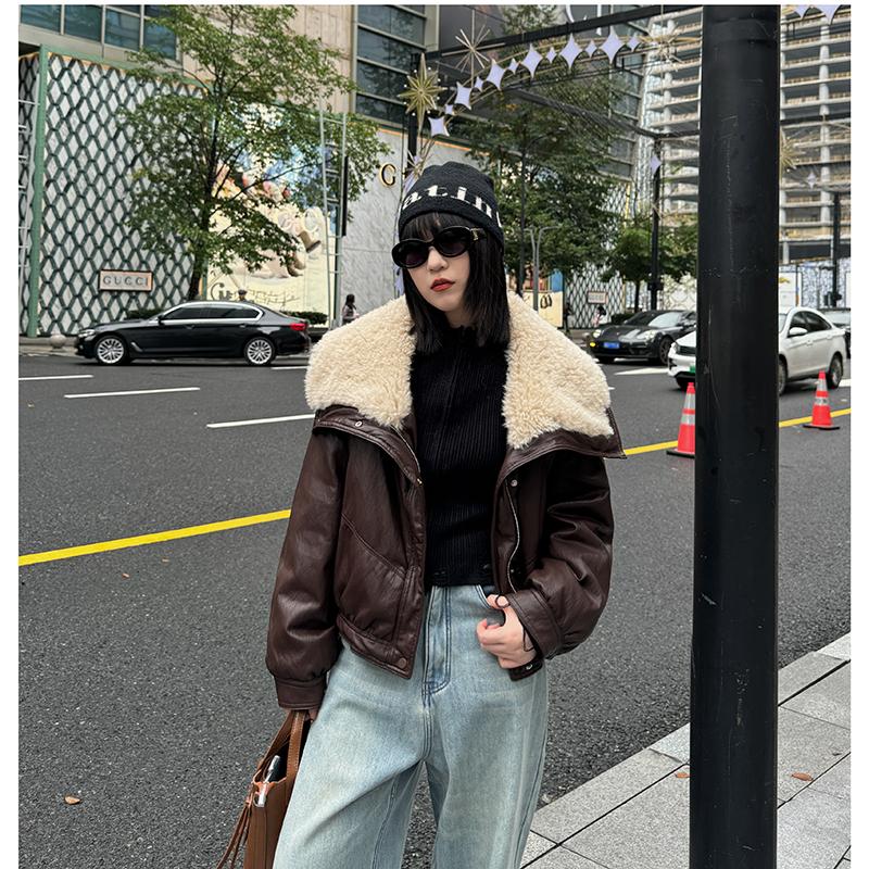 白鸭绒羽绒服皮衣女2024冬季新款羊羔毛翻领加厚皮衣宽松外套