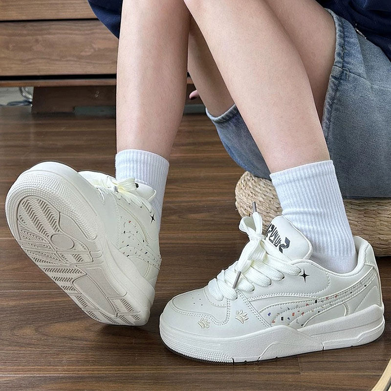 米白色原创小众厚底面包鞋女百搭运动休闲板鞋学生小白鞋2026新款