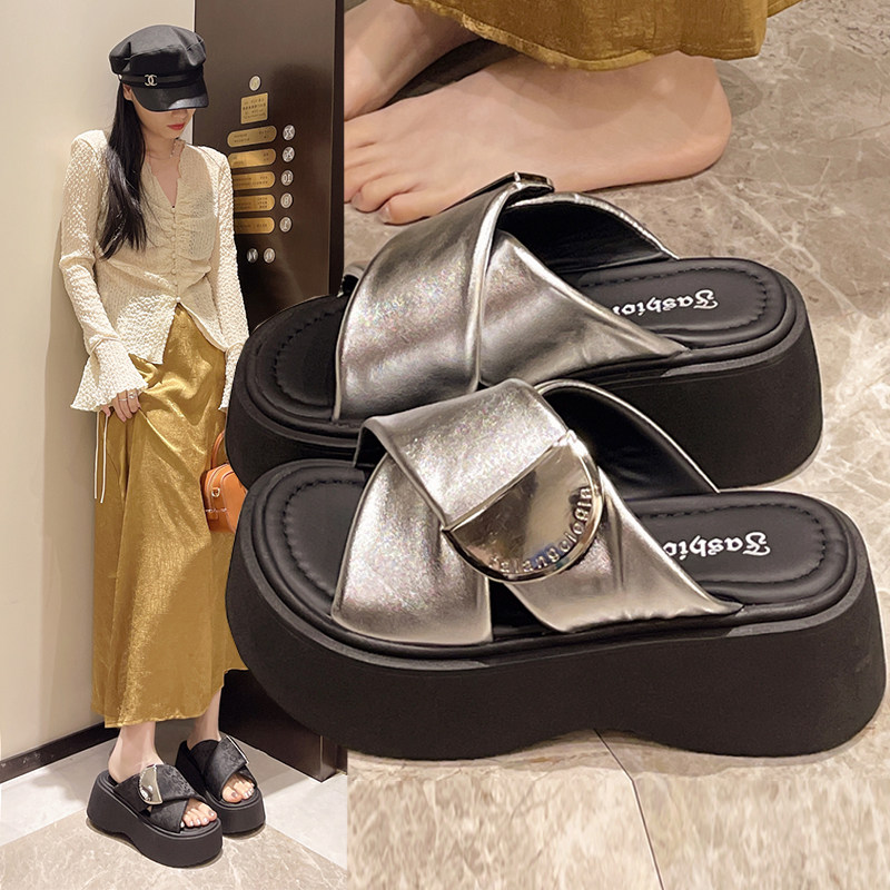 厚底踩屎感凉拖鞋女夏季外穿2026新款松糕软底增高一字拖鞋凉鞋女