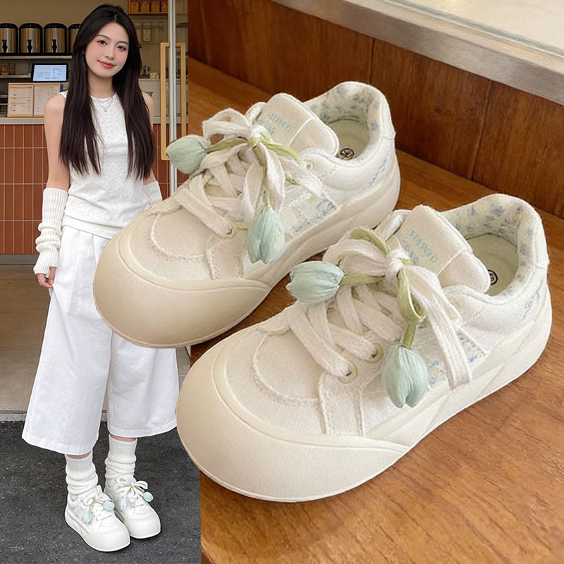 春夏季薄款透气板鞋女款2026新款厚底小白鞋一脚蹬面包鞋布鞋女鞋