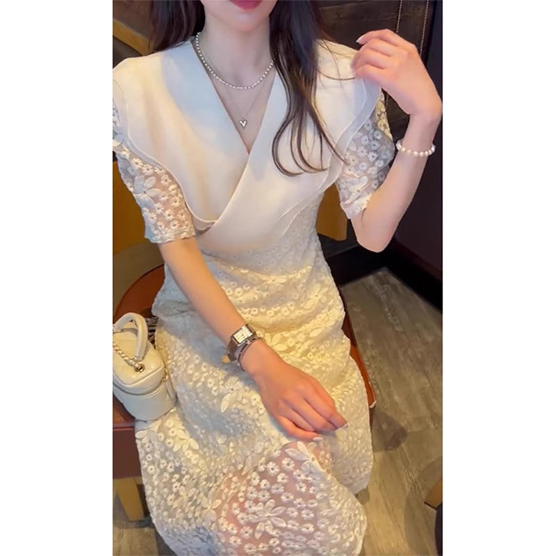 今年流行小众设计感白色蕾丝连衣裙女甜美温柔系chic减龄仙女裙子