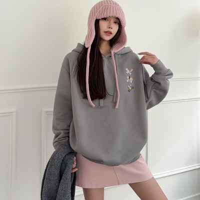 慵懒风小马刺绣连帽卫衣女