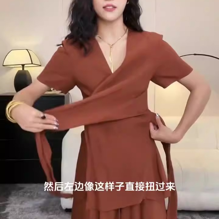 大码女装高级收腰V领设计气质显瘦上衣阔腿裤胖mm200斤职业套装