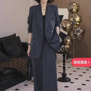 大码女装条纹上班休闲宽松显瘦西装上衣胖mm200斤职业套装