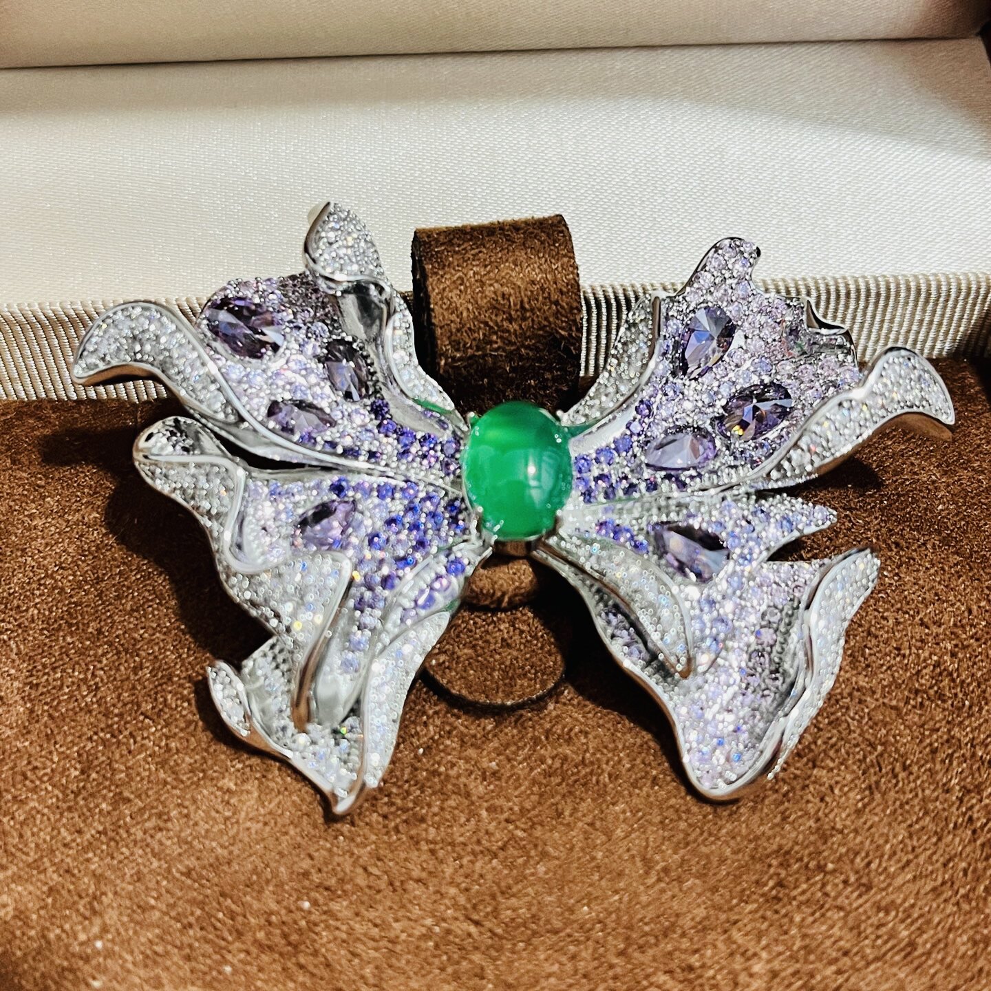 珠宝展会款紫玉兰彩钻蝴蝶胸针设计师款蝴蝶胸针