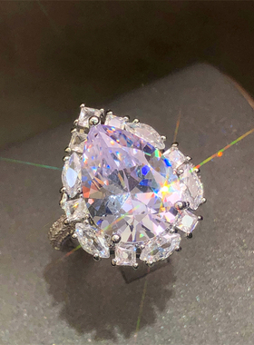 小众感奢华闪耀水滴形戒指