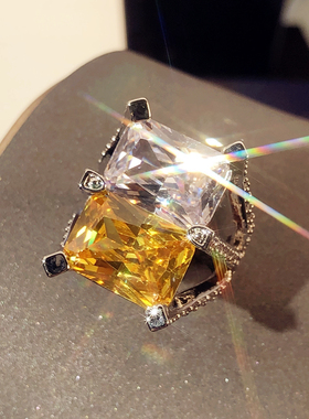 食指戒时髦双层开口满钻戒指