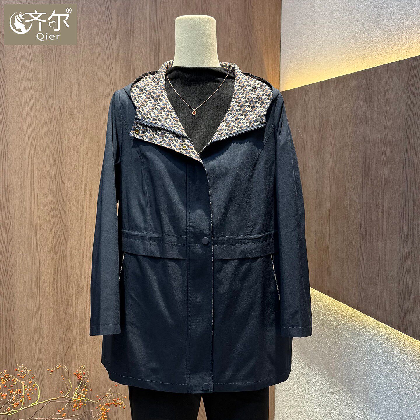 品牌连帽风衣外套女2026春装新款中老年妈妈装宽松显瘦洋气上衣潮