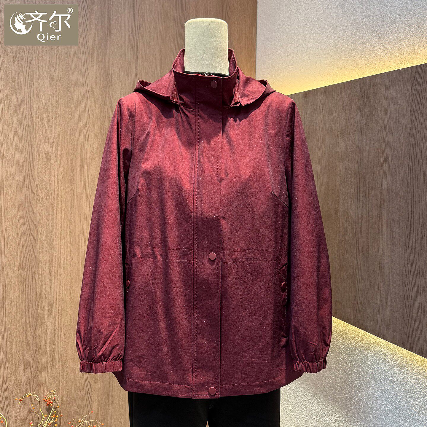 品牌中老年女装春秋连帽印花风衣妈妈装宽松大码时尚宽松女外套