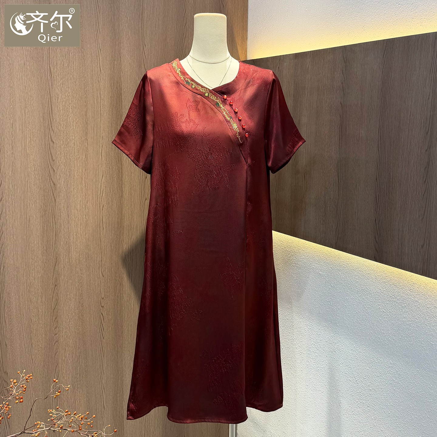 夏季新款国风50多岁妈妈装刺绣改良旗袍连衣裙气质女装显瘦中长款