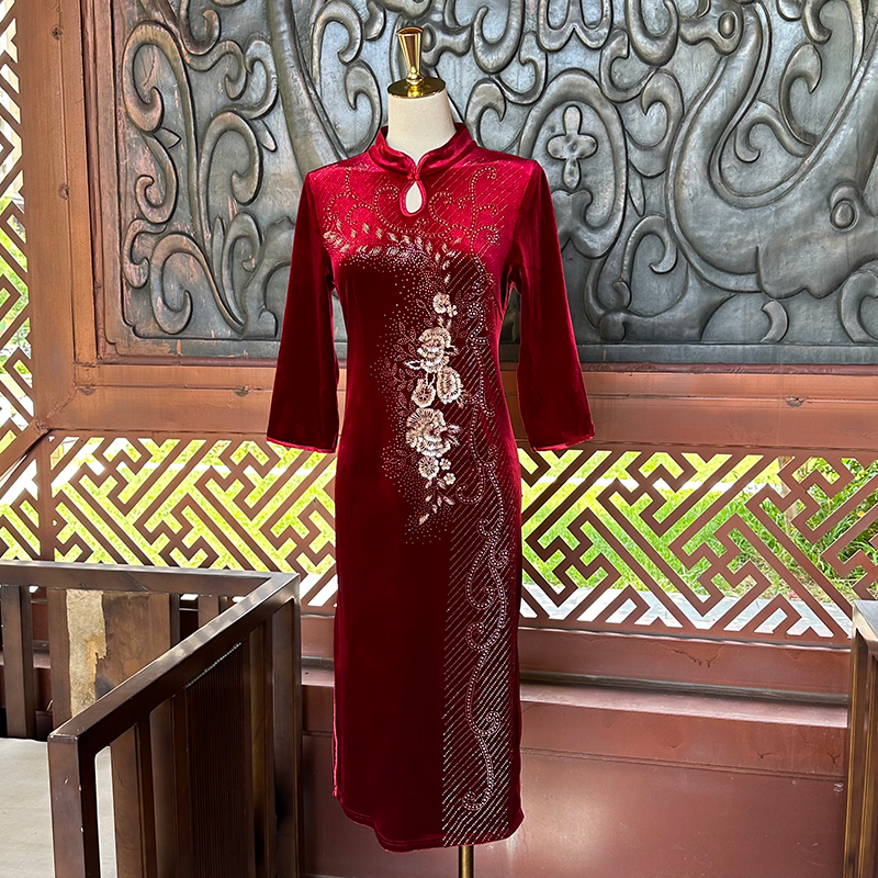 重工手工缝钻婚宴装旗袍