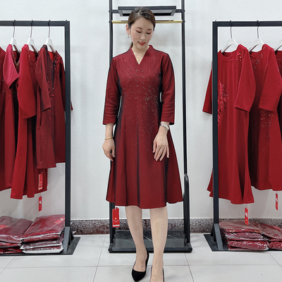 商场同款重工钉钻喜婆婆礼服